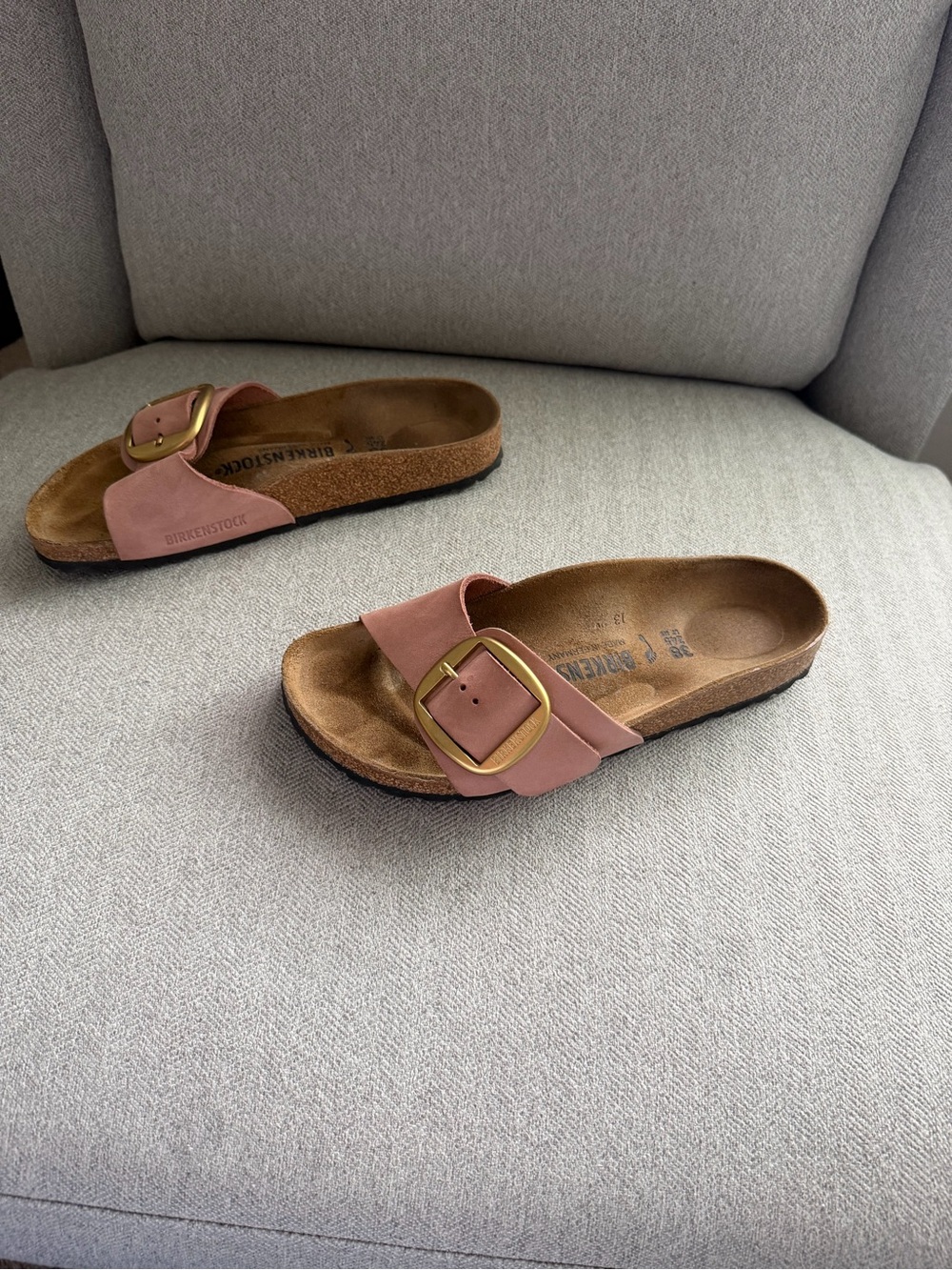 Birkenstock Single-Strap Slide in Dusty Pink with Gold Buckles - Picture 3 of 5